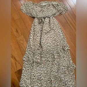 Amazon Leopard Sleevless Maxi Dress with a side slit in a size XL